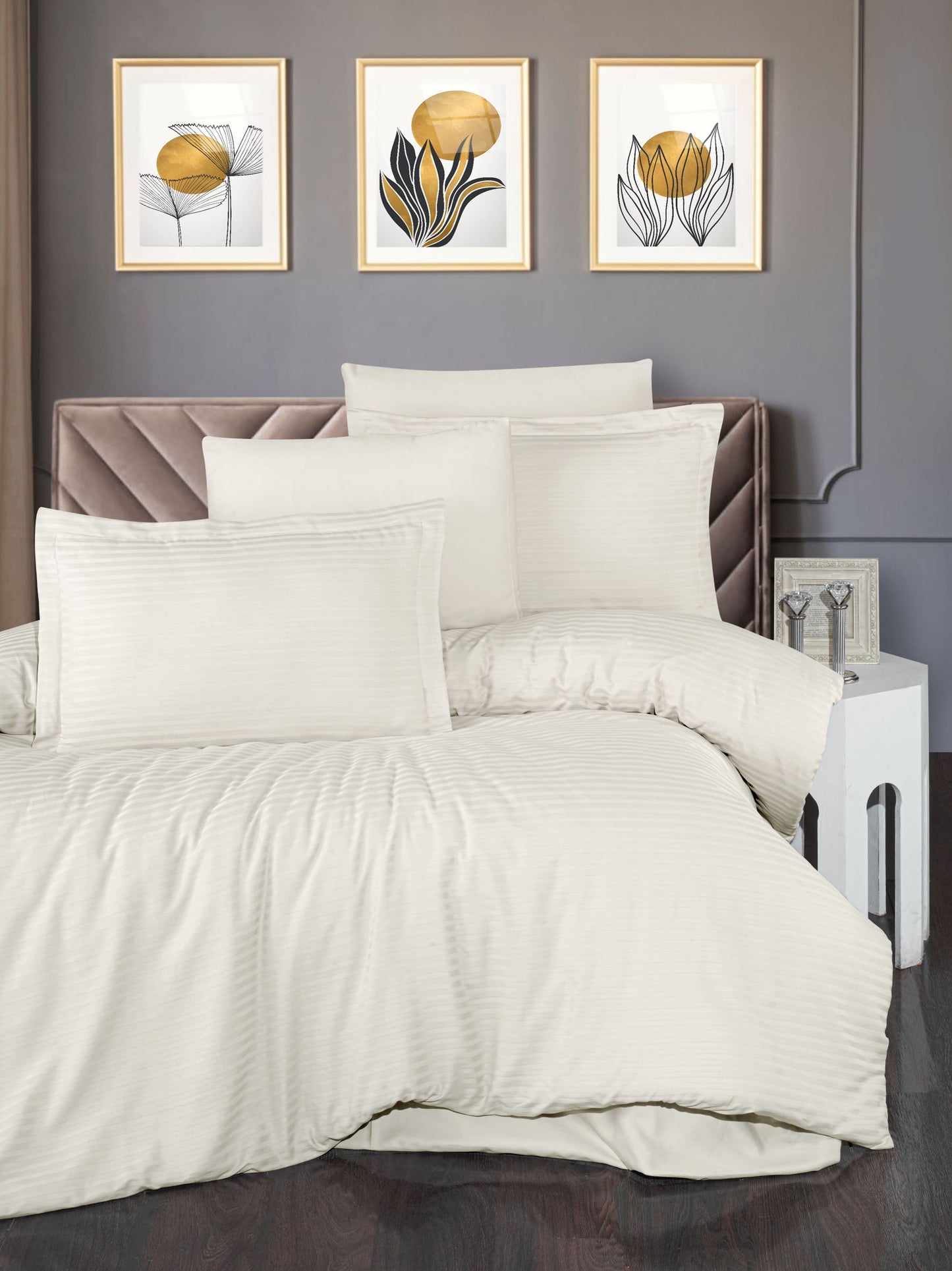 Cream color bedding set made of natural 100% cotton (stripe satin) of the highest quality of high density. Comfortable, soft, durable. Elfsorenz.